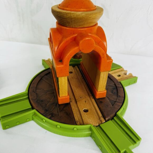 Learning Chuggington Railway Old‎ Town Turntable 2011 - Picture 4 of 7